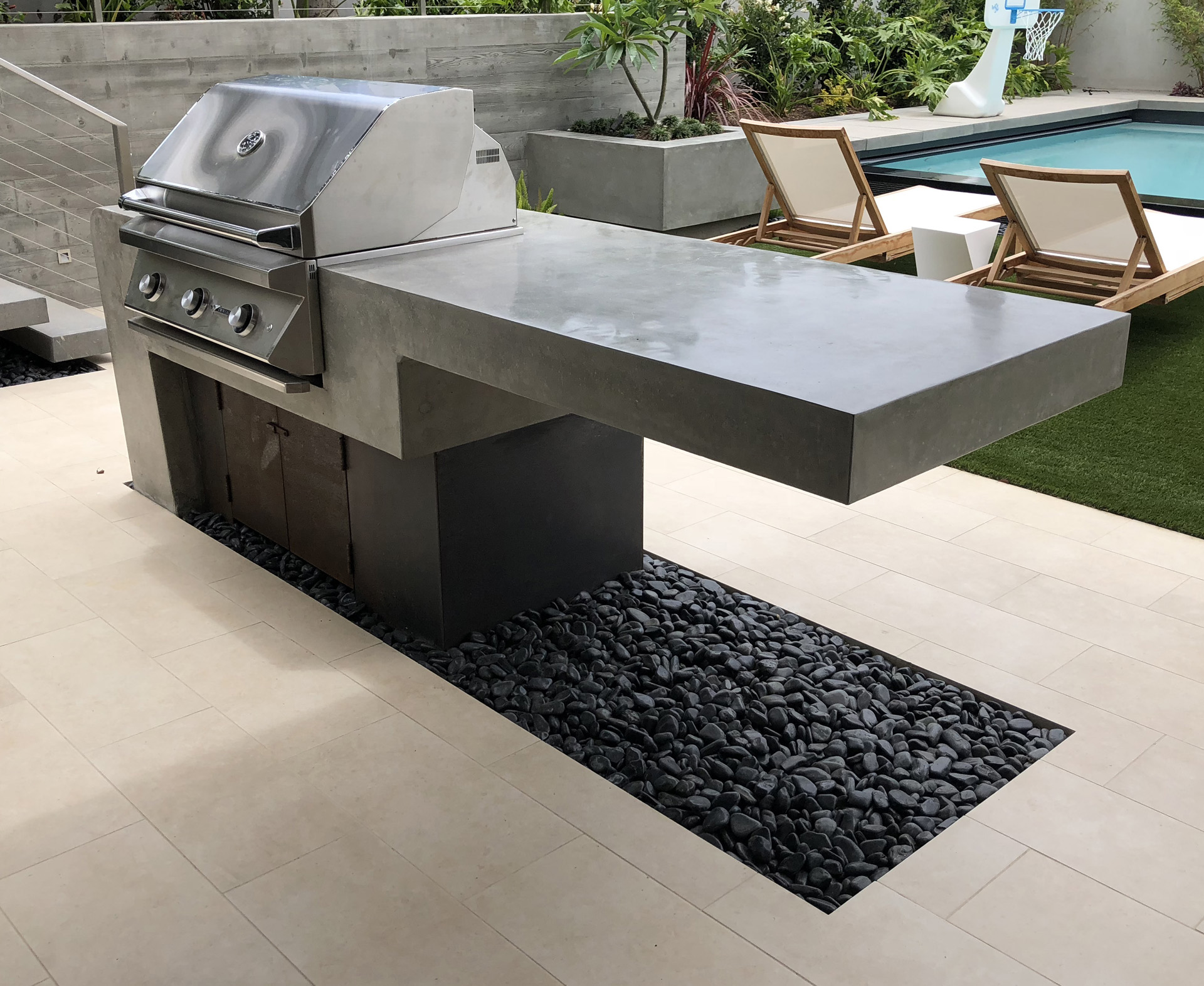 Cantilevered Barbecue