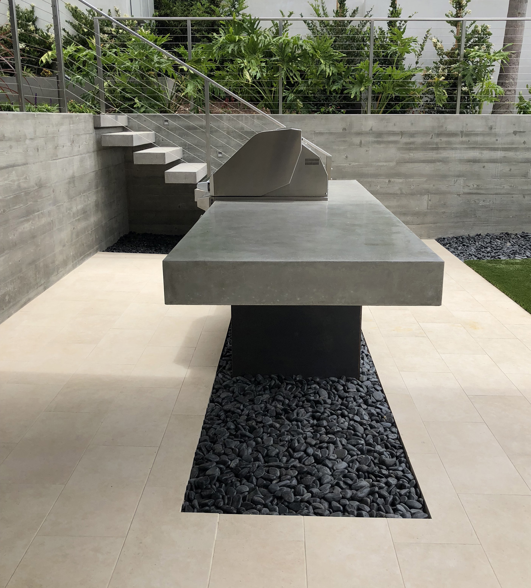Cantilevered Barbecue_2